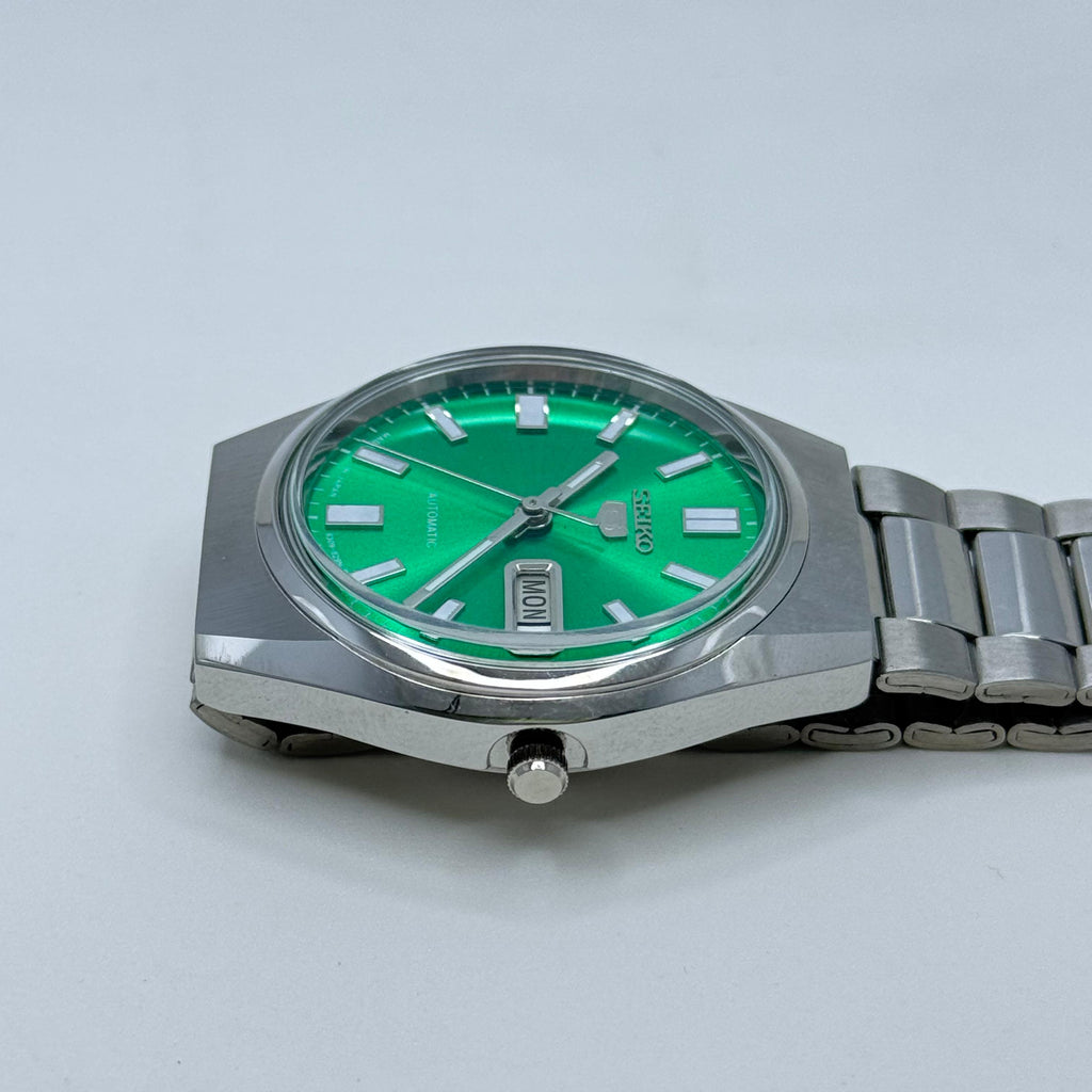Seiko 5 Automatic – Green Dial Vintage Style Day-Date Men’s Watch