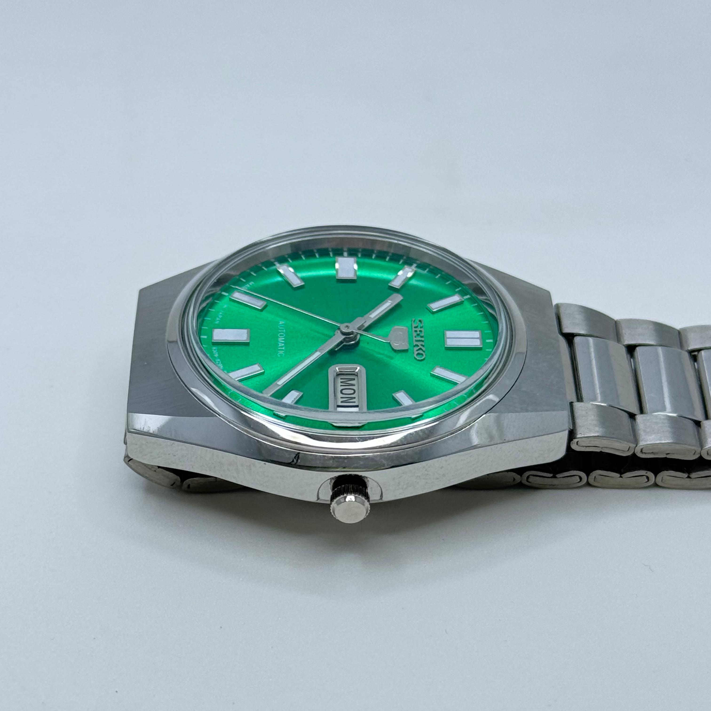 Seiko 5 Automatic – Green Dial Vintage Style Day-Date Men’s Watch